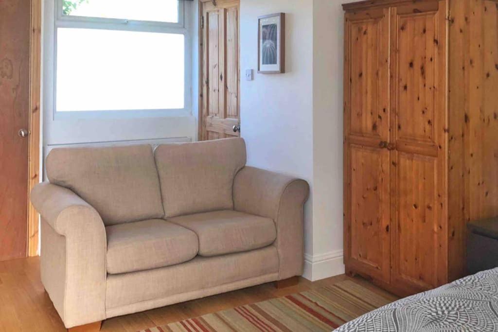 Modern Studio Apartment Near Town Centre Poole Exterior photo