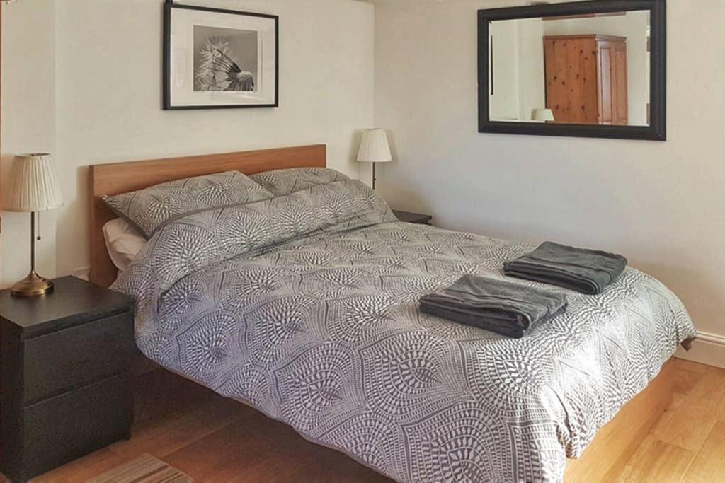 Modern Studio Apartment Near Town Centre Poole Exterior photo